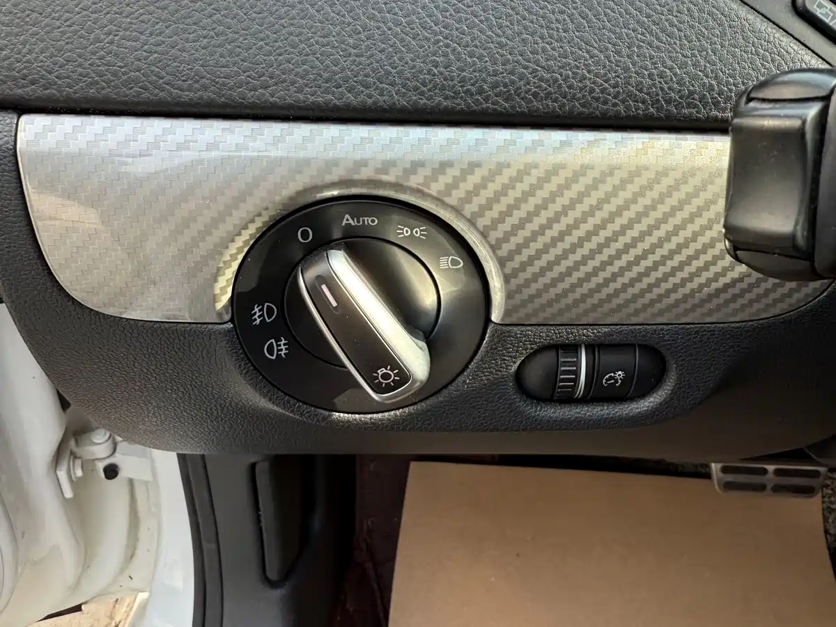 Volkswagen Sagitar 2013 2.0TSI GLI фото 15