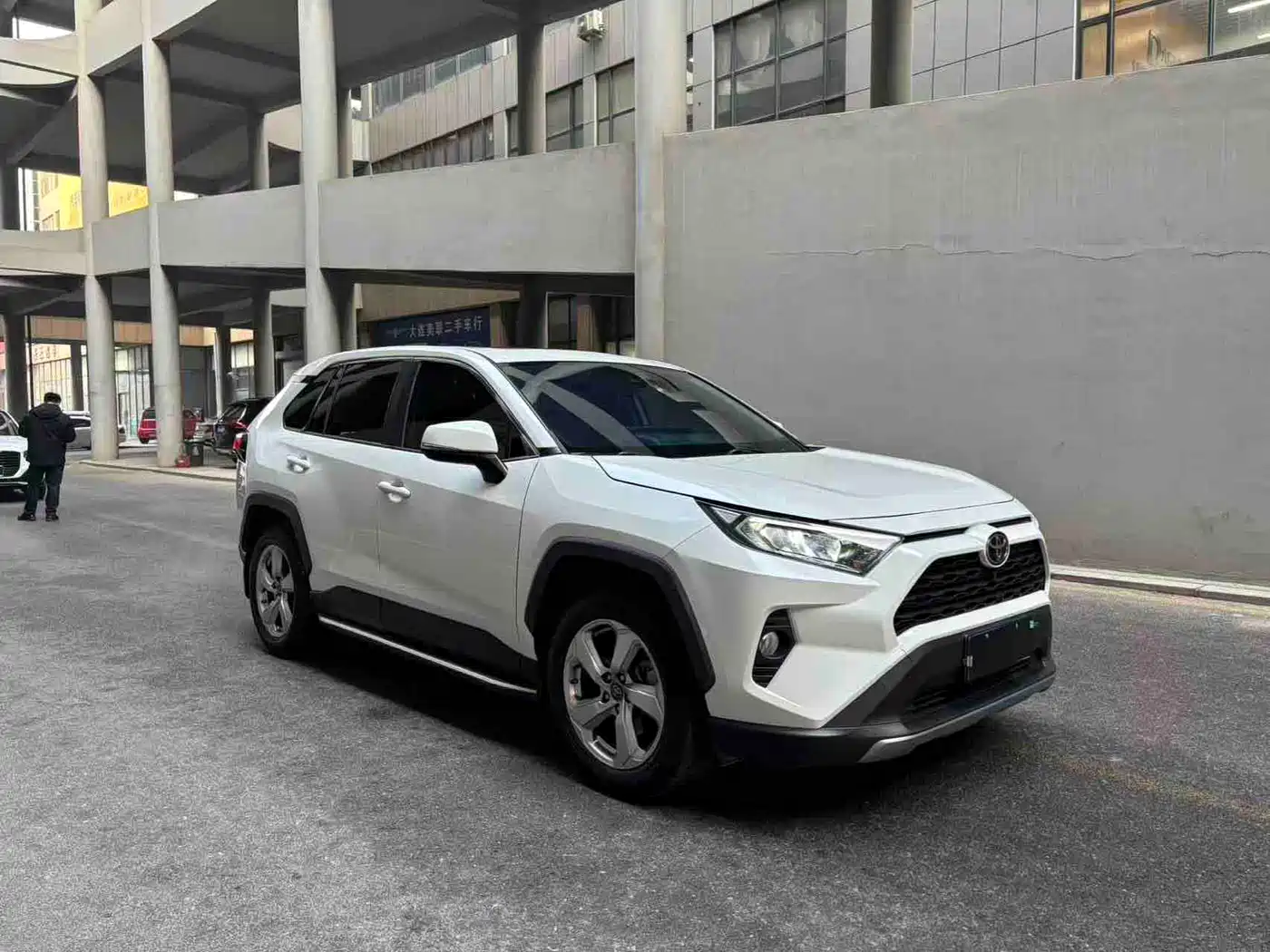 Toyota RAV4 Rongfang 2020 2.0L CVT AWD Trend Edition фото 2