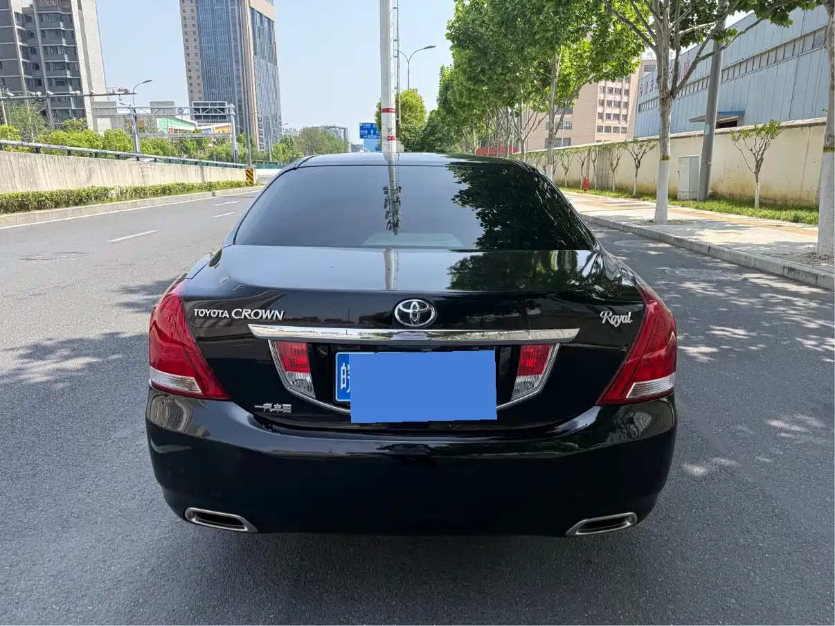Toyota Crown 2010 2.5L Royal фото 6