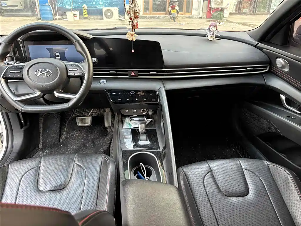 Hyundai Elantra 2022 1.5L CVT 20th Anniversary Edition фото 6