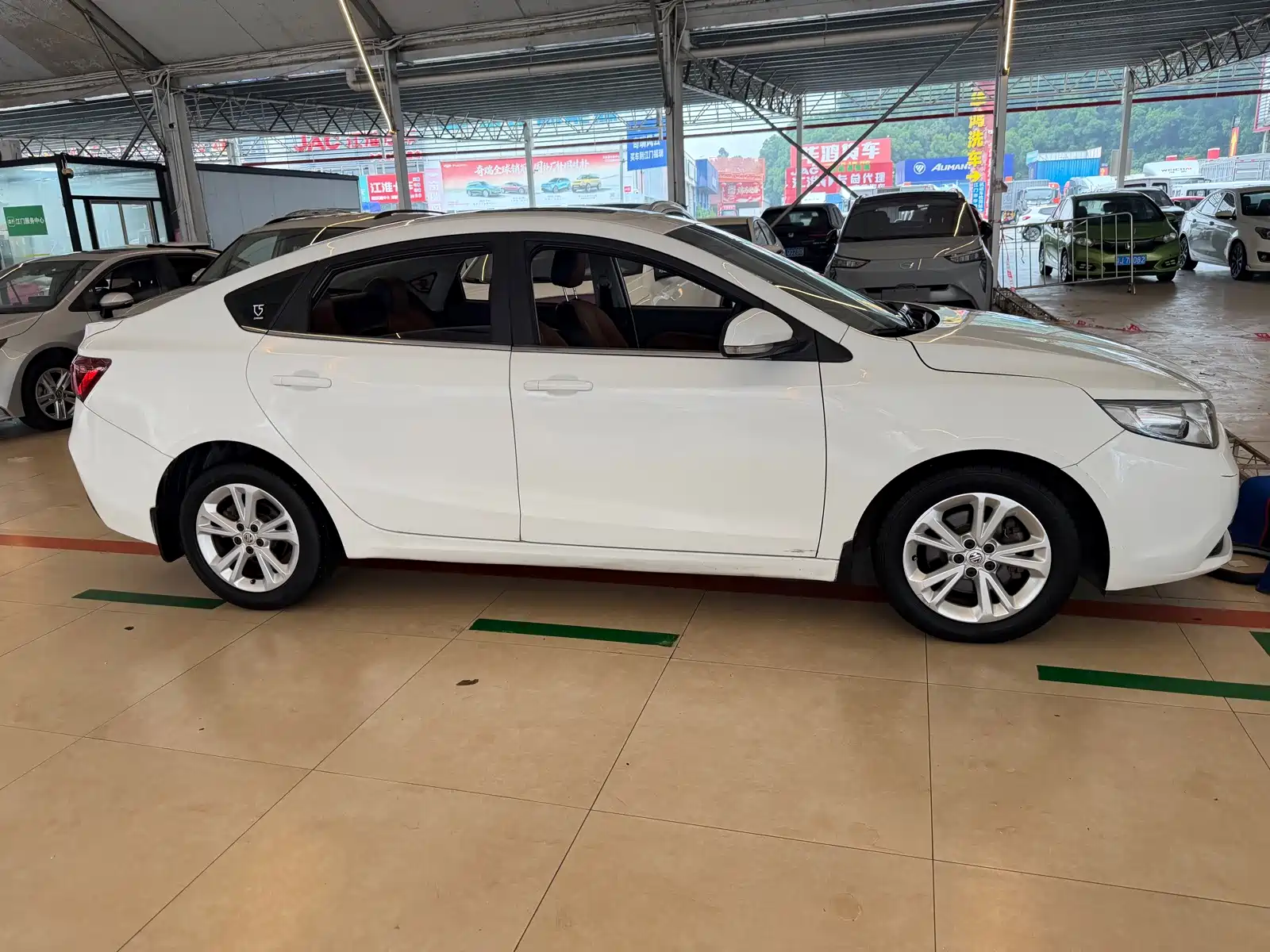 Фото 5 - MG GT