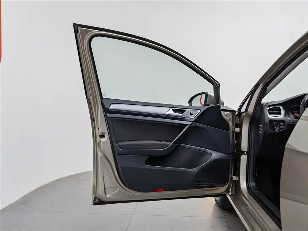 Volkswagen Golf 2016 1.6L Automatic Fashion фото 8