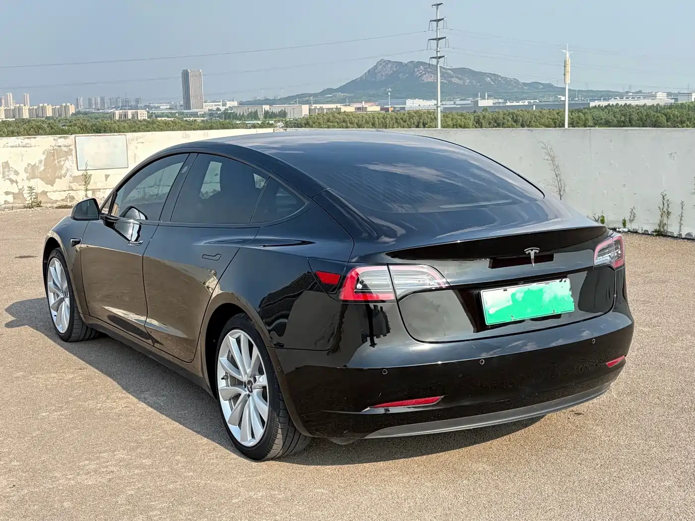 Фото 8 - Tesla Model 3