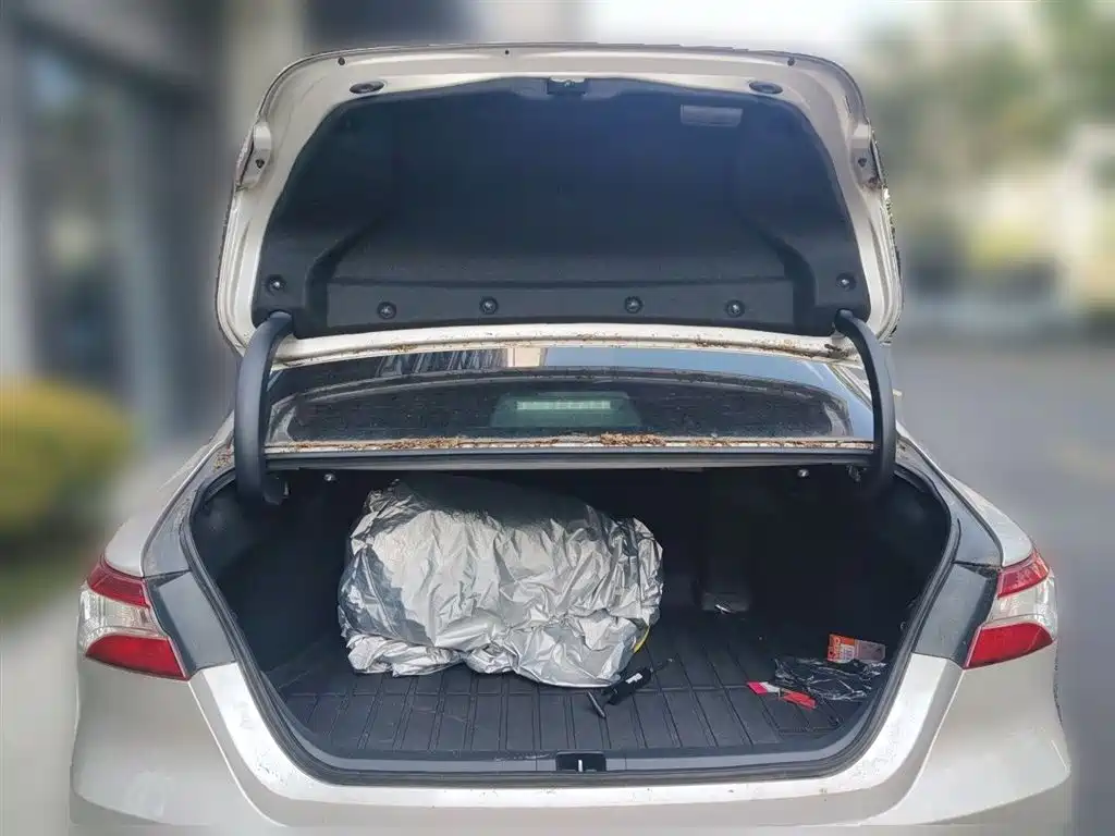 Toyota Camry 2021 Hybrid 2.5HGVP Leading Edition фото 15