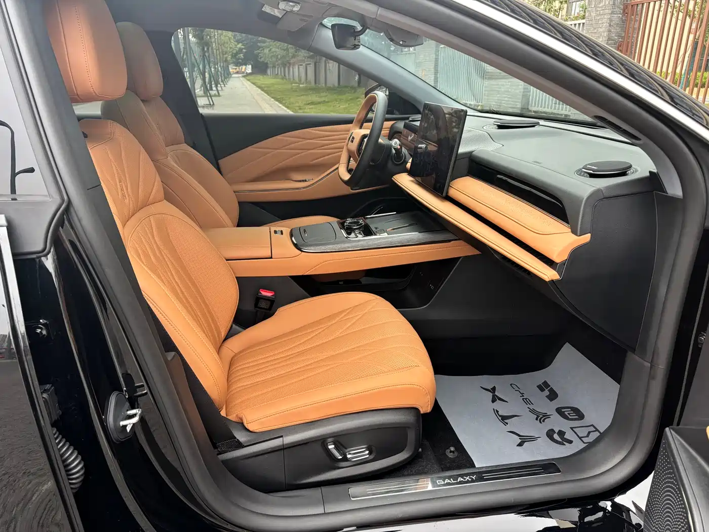 Geely Galaxy Galaxy Xingyao 8 2025 130km EM-i Premium Edition фото 7