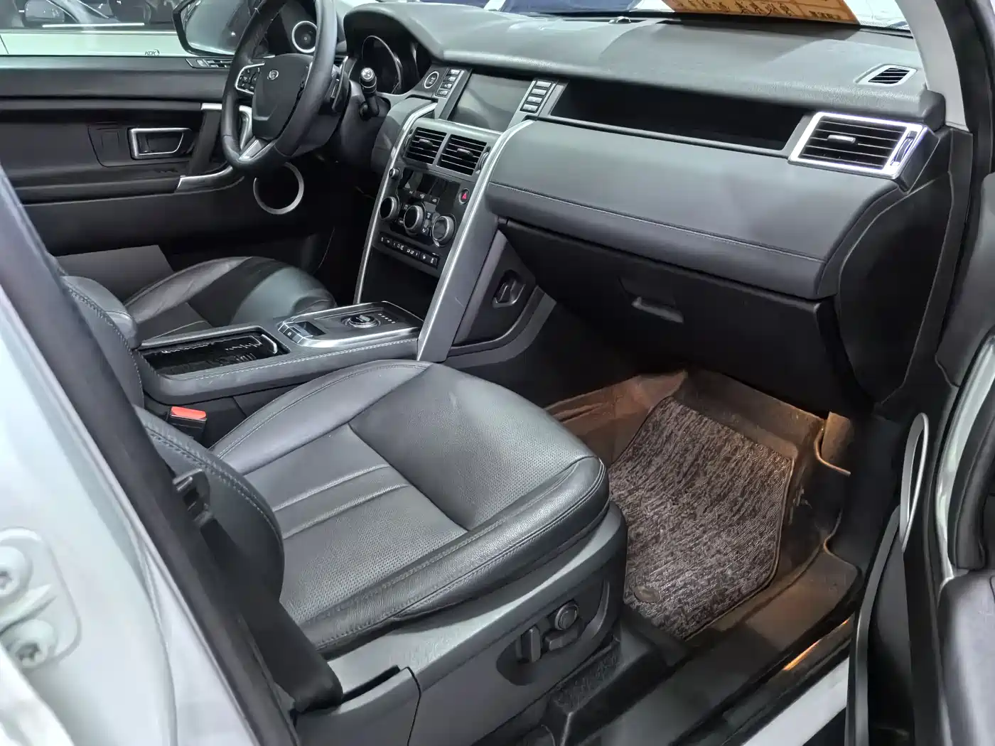 Land Rover Discovery Sport 2019 240PS SE Edition China V фото 14