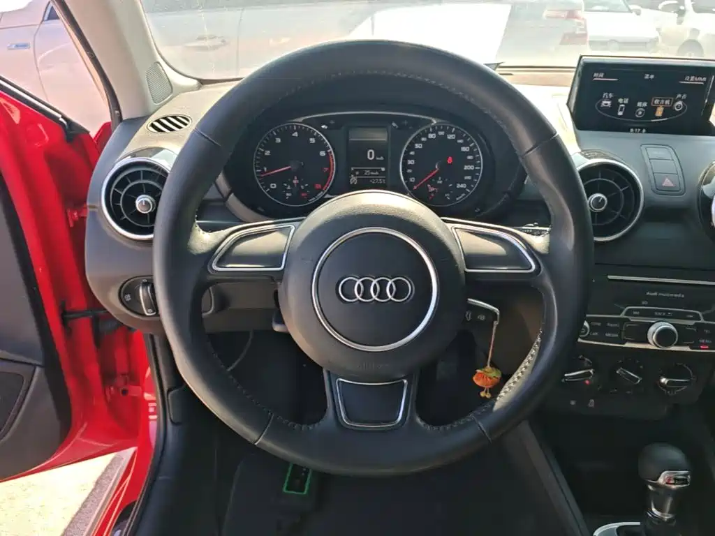 Фото 11 - Audi A1