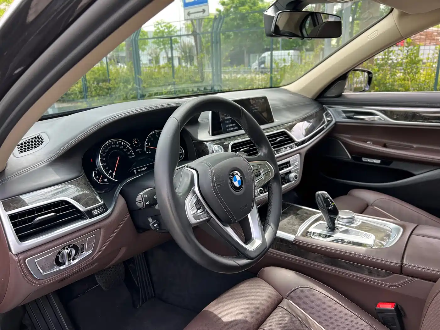 BMW 7 Series 2017 740Li Leading Edition фото 9