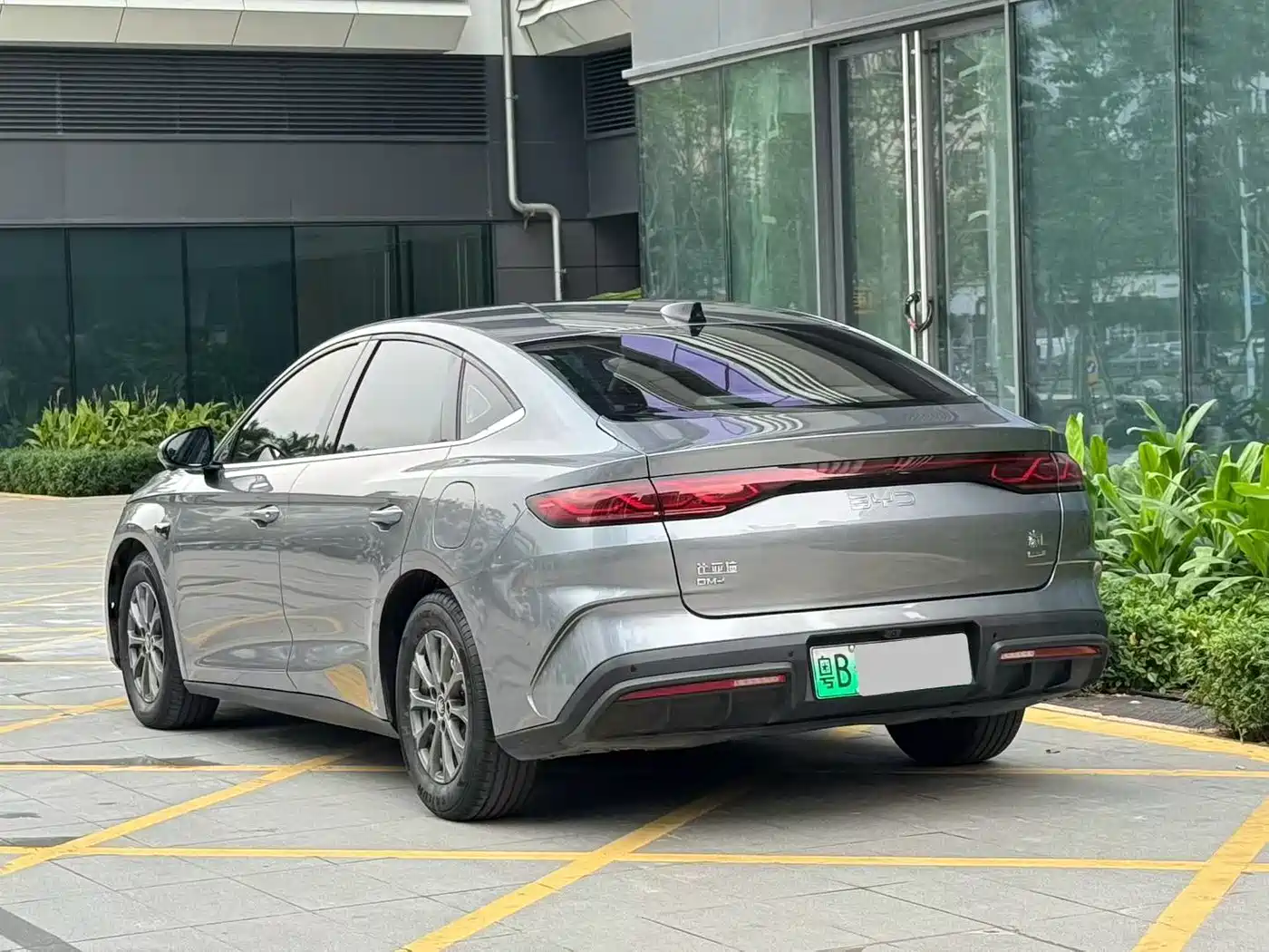 BYD Qin L 2025 DM-i Smart Drive 80KM Premium фото 7