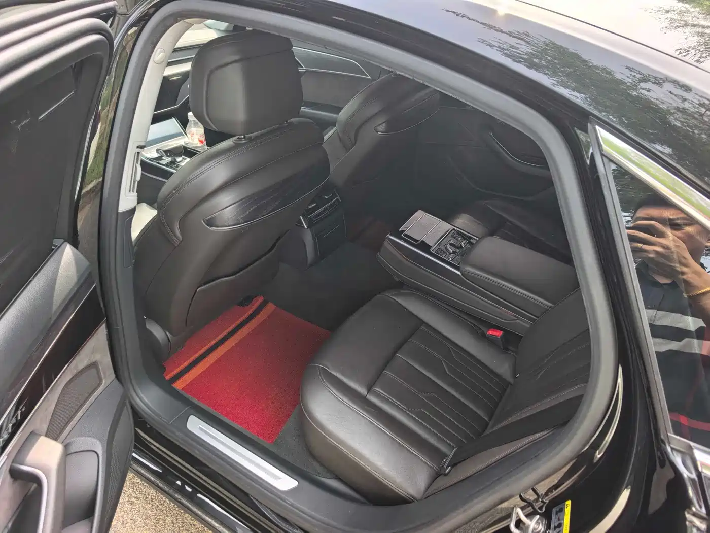 Photo 3 - Audi A8