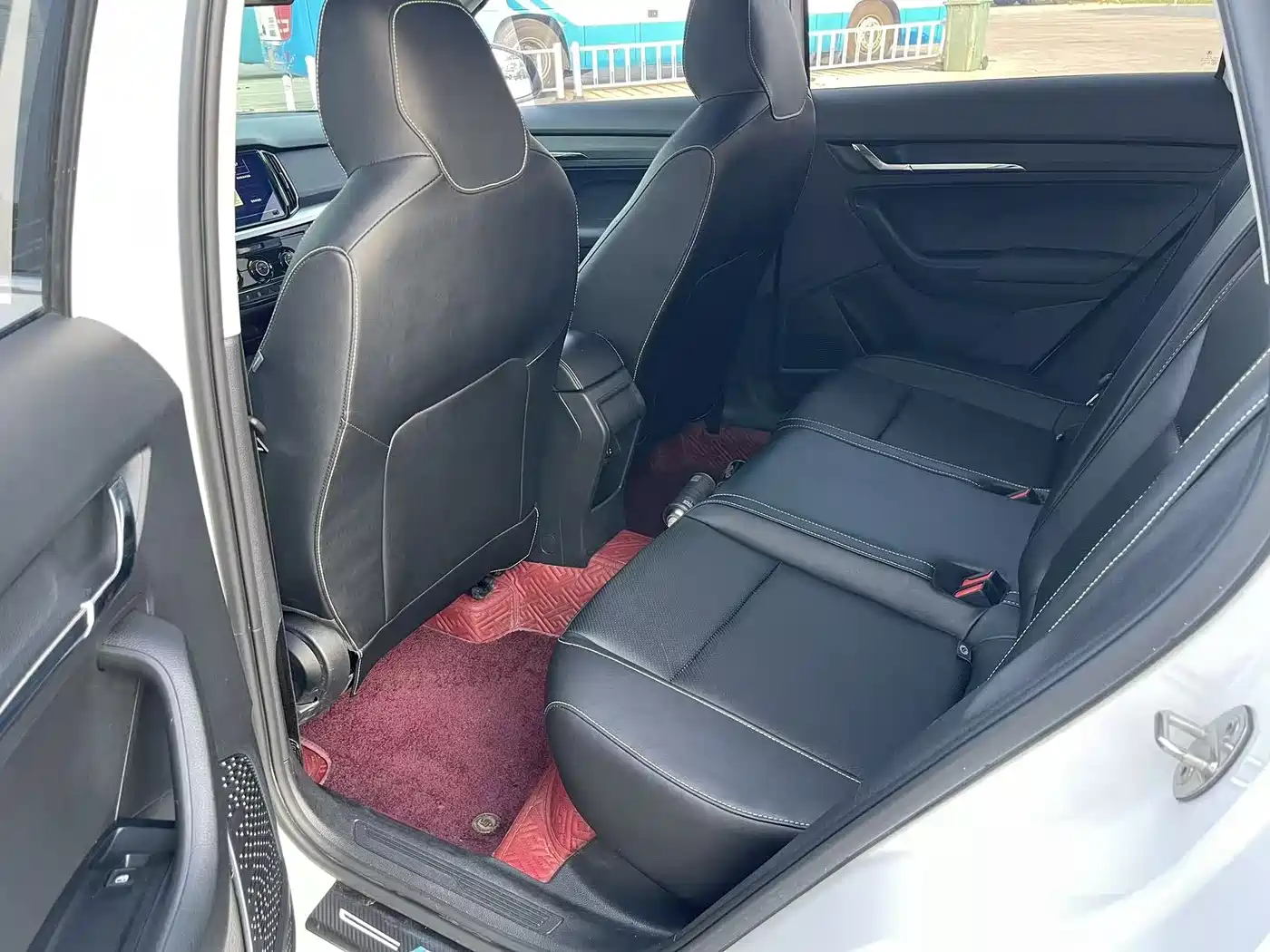 Škoda Kamiq 2022 1.5L Automatic Comfort Edition фото 16
