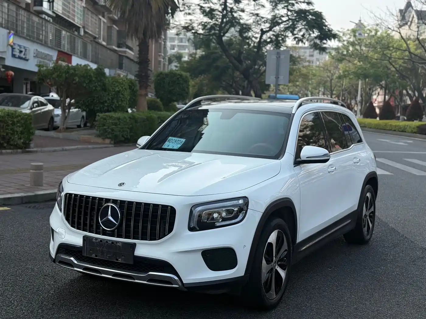 MERCEDES-BENZ GLB