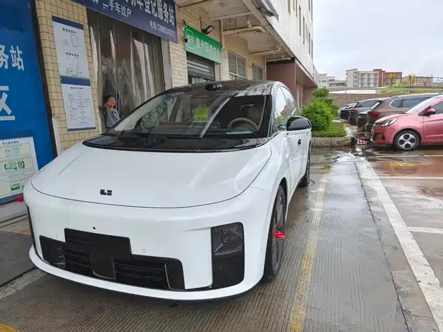 Li Auto Li i8 2026