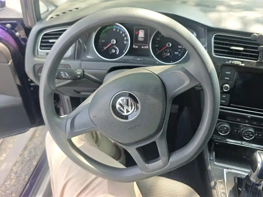 Volkswagen Golf Electric 2020 Chi фото 15