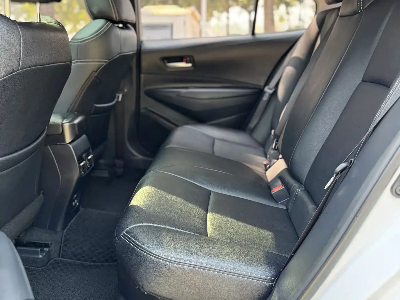 Toyota Corolla 2021 Hybrid 1.8L E-CVT Elite Edition фото 6