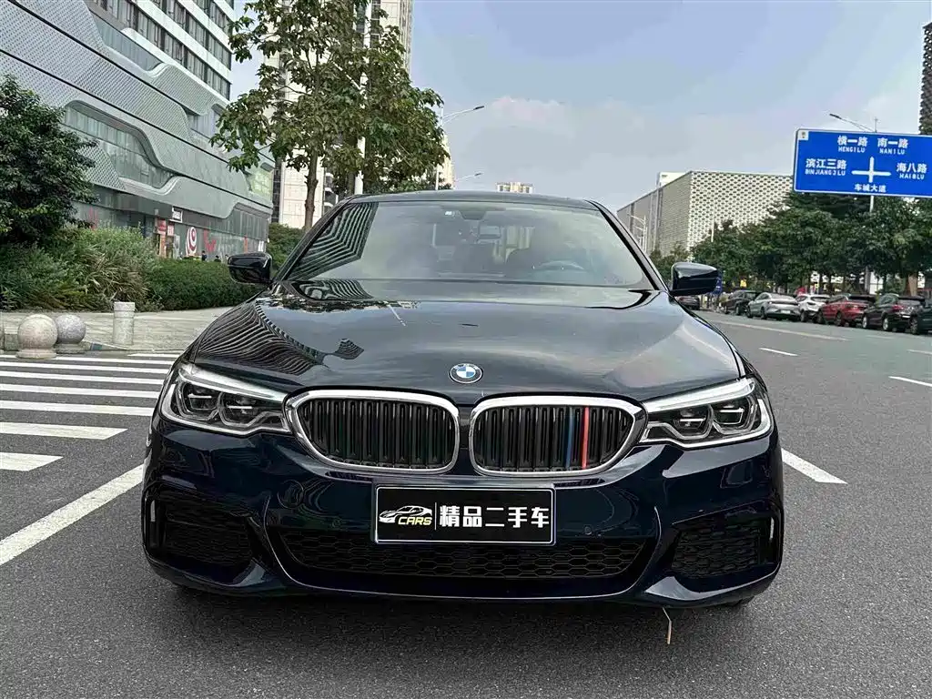 Photo 2 - BMW 5 Series