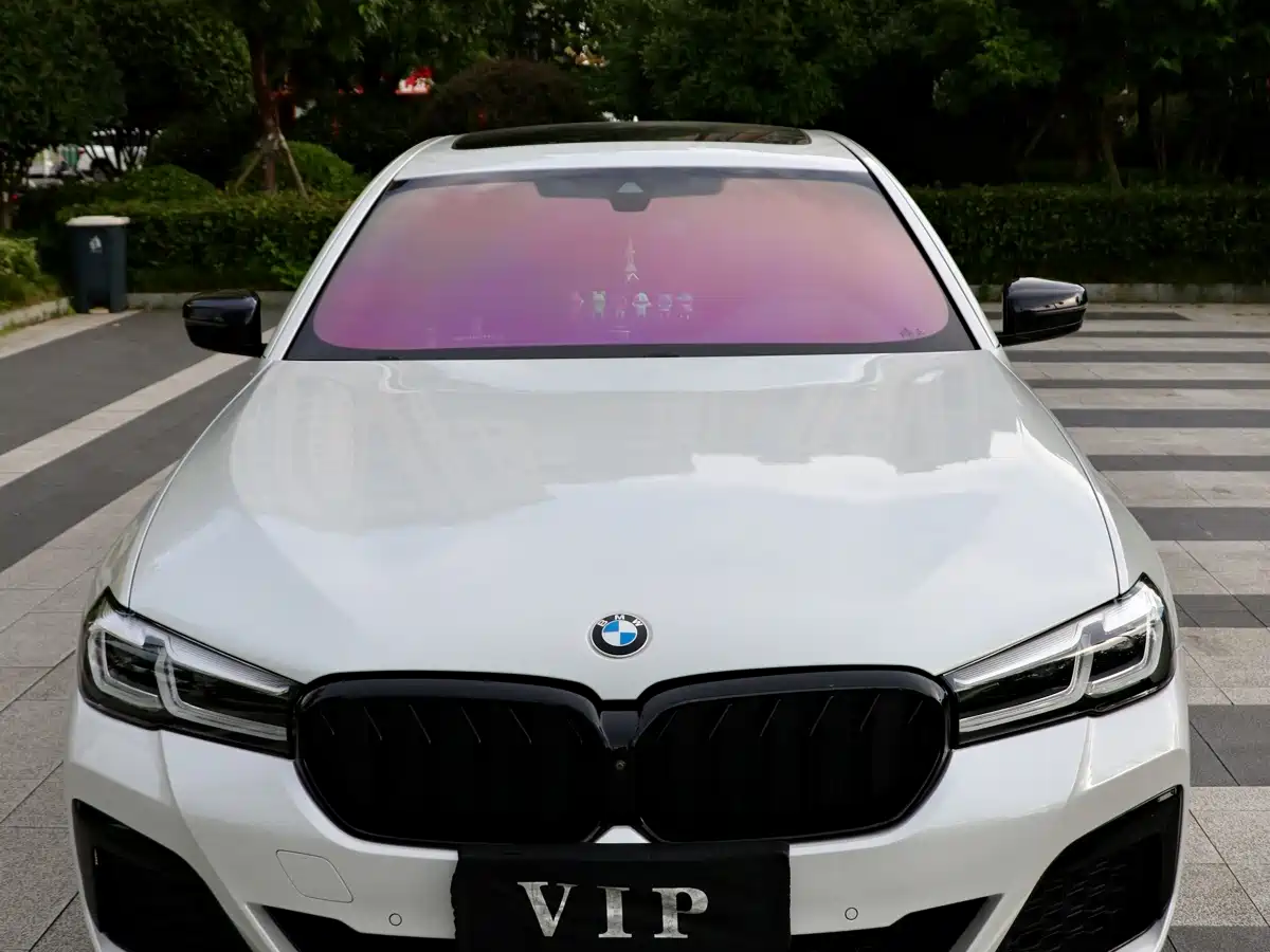 Фото 18 - BMW 5 Series
