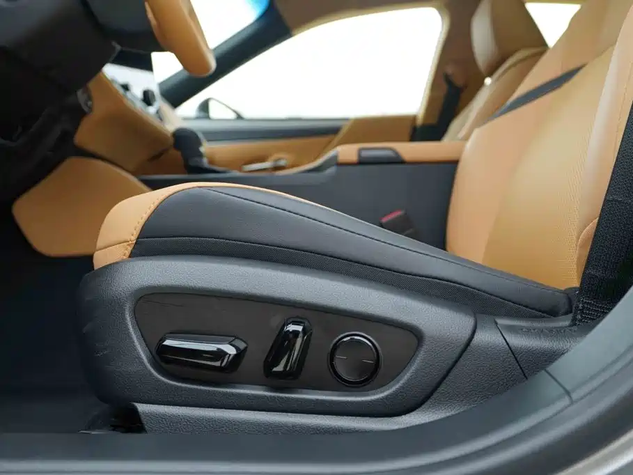 Lexus ES 2026 2025 200 Ultimate Edition