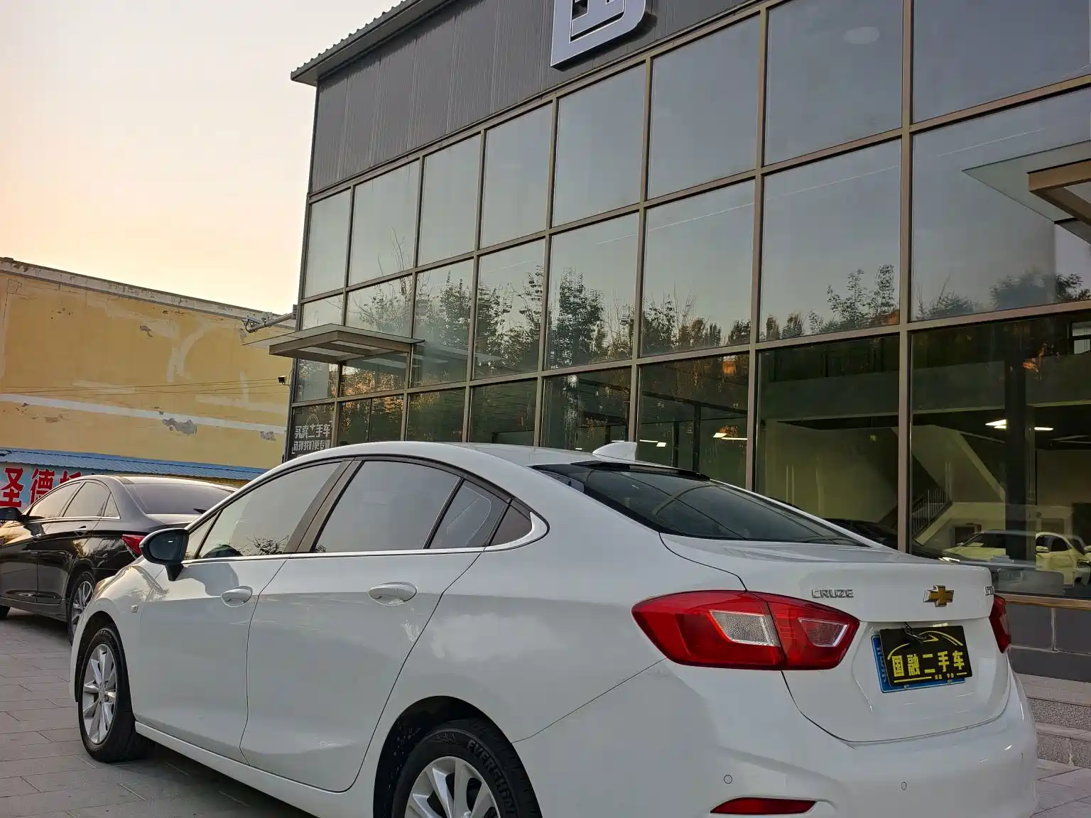 Photo 7 - Chevrolet Cruze