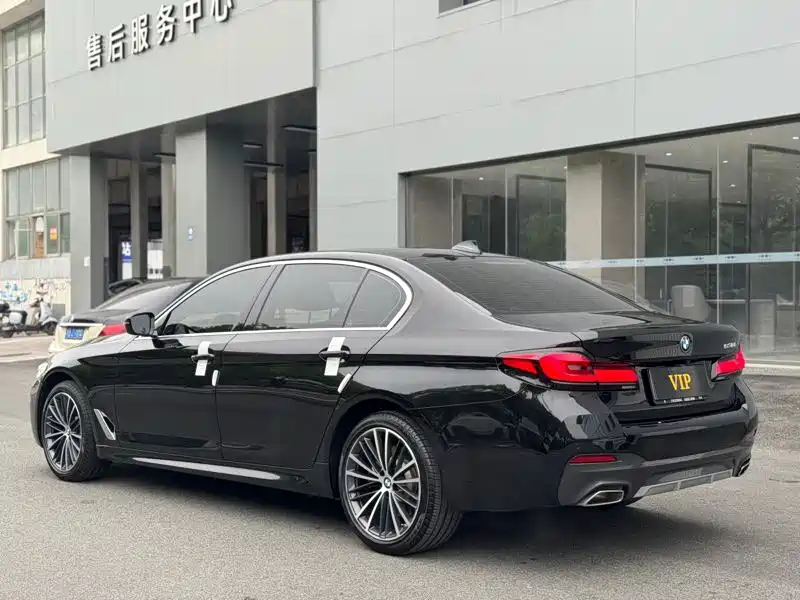 BMW 5 Series 2023 530Li Leading M Sport Package фото 10