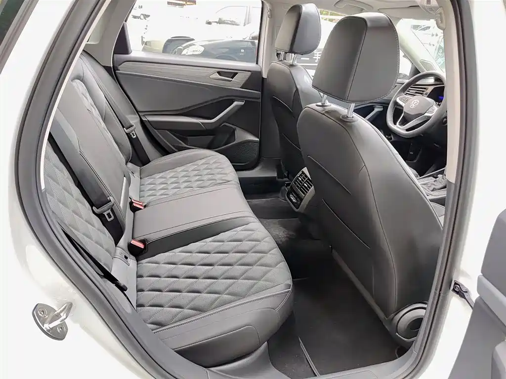 Volkswagen Sagitar 2025 300TSI DSG Surpass Edition фото 11