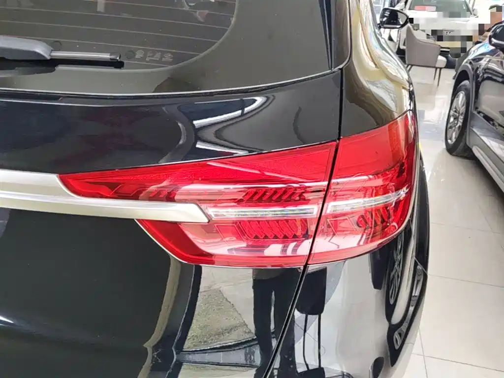 Hongqi HS5 2022 Facelift 2.0T Smart Flag Enjoyment Edition фото 8