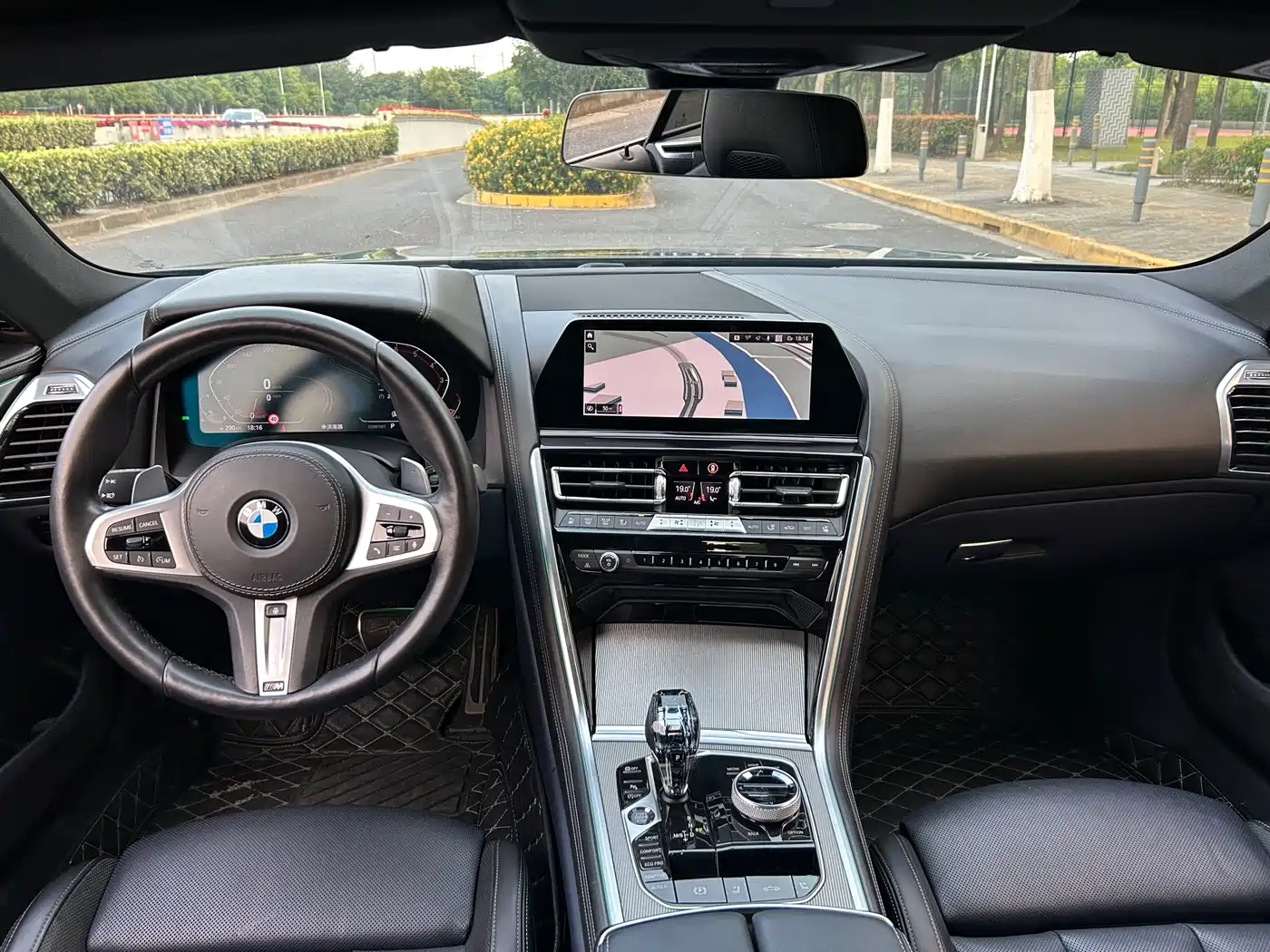 BMW 8 Series 2019 840i Convertible M Sport фото 17