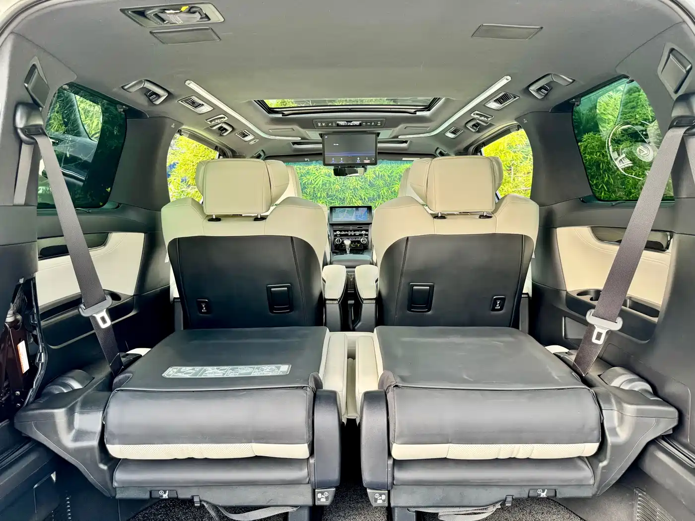 Lexus LM 2020 2020 300h Seven-Seater Elegance Edition