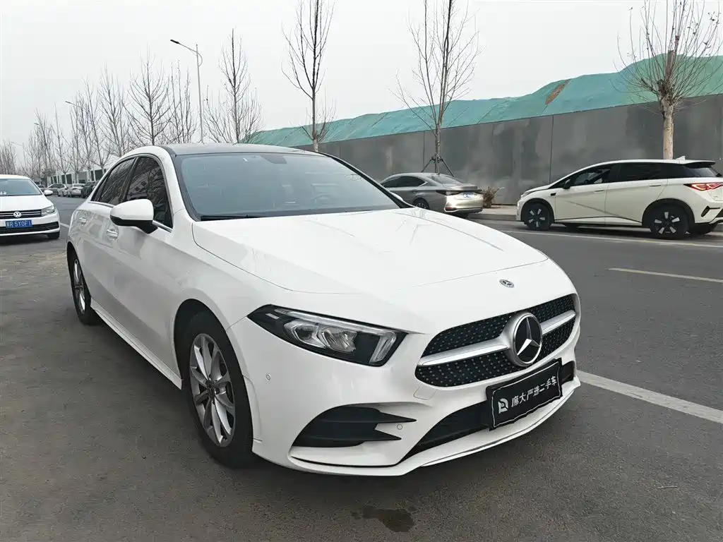 Mercedes-Benz A-Class 2021 A 200 L Sport Sedan Fashion Edition фото 4