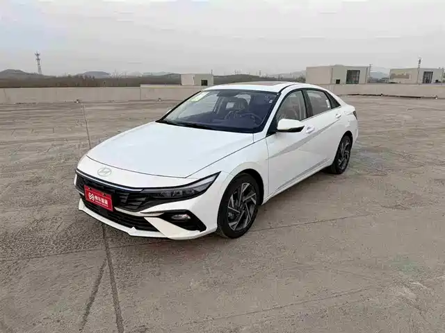 HYUNDAI ELANTRA