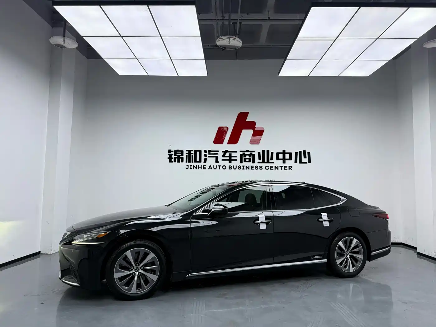Фото 5 - Lexus LS