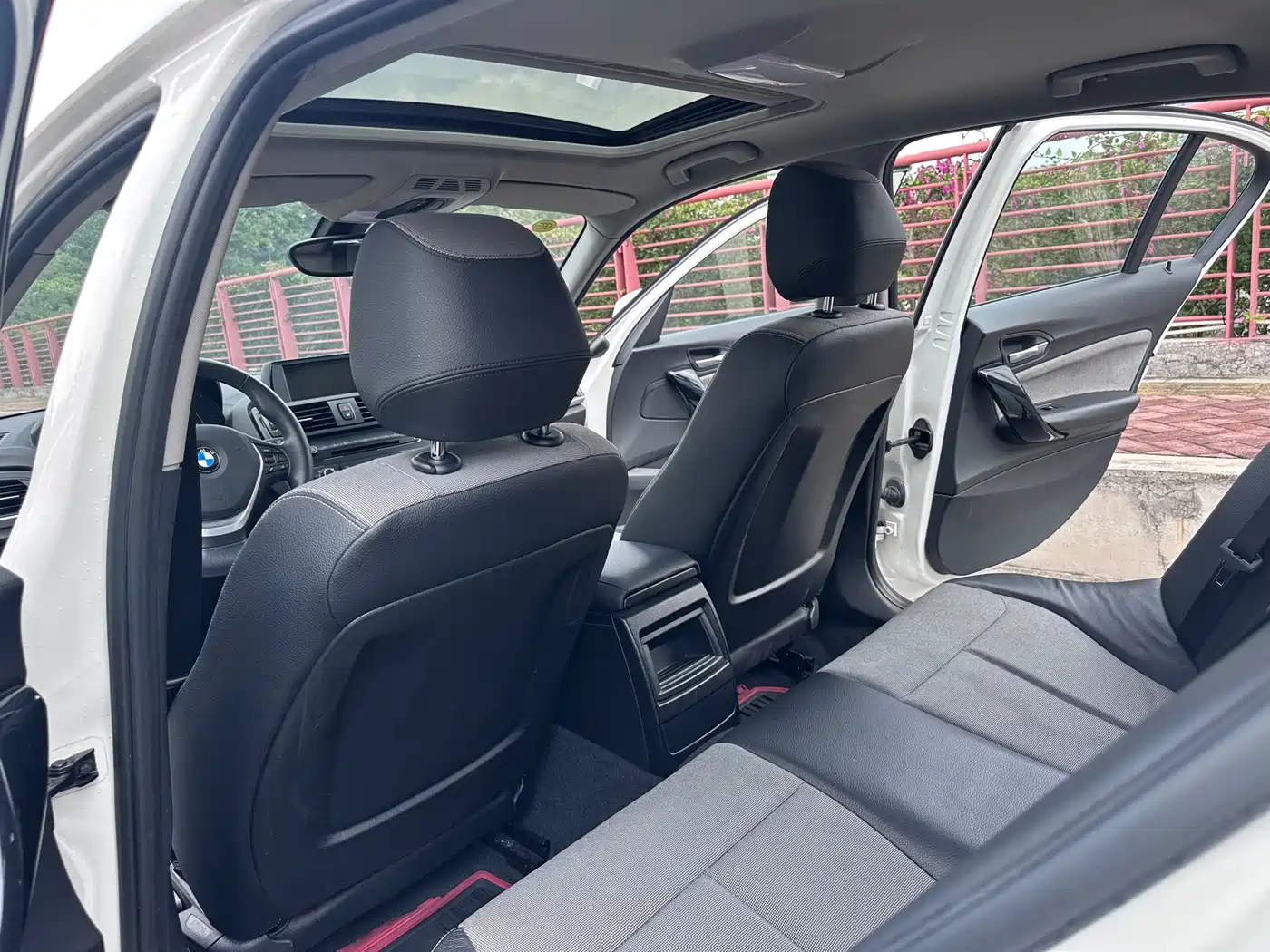 BMW 1 Series (Import) 2013 Facelift 116i Urban Model фото 8