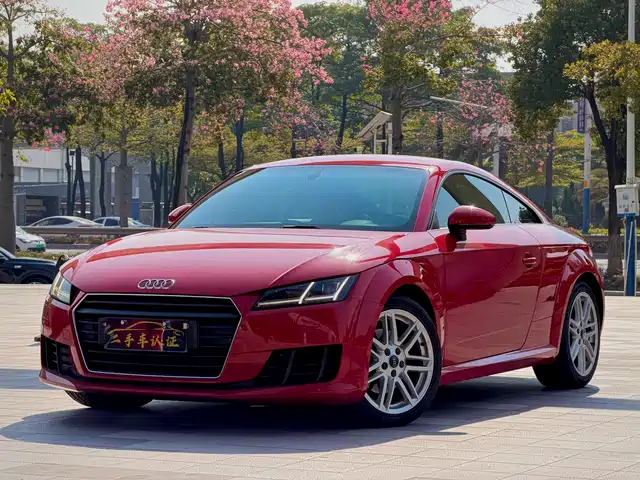 AUDI TT