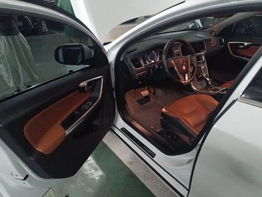 Photo 14 - Volvo S60