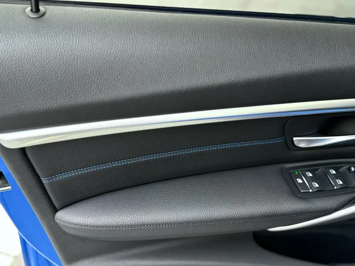BMW 3 Series 2019 320i M Sport Black Night Edition фото 9