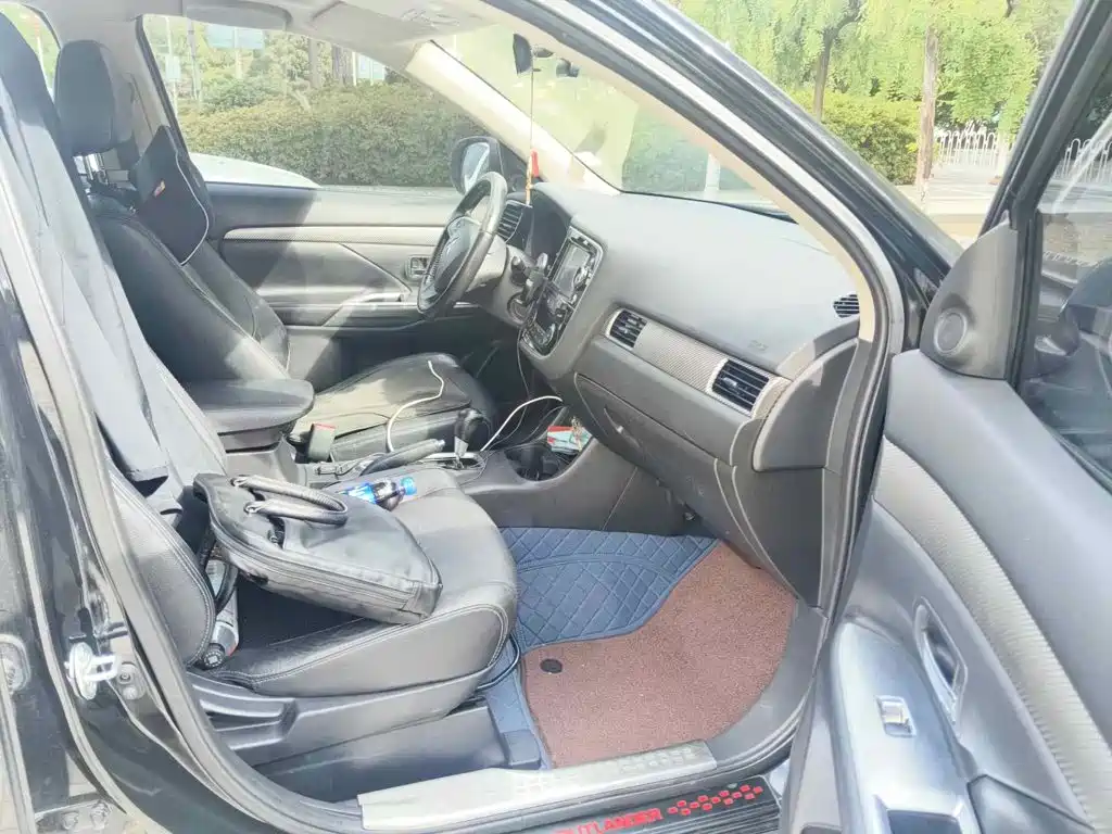 Mitsubishi Outlander (Import) 2015 2014 2.4L 4WD Luxury Value Edition 5-seater