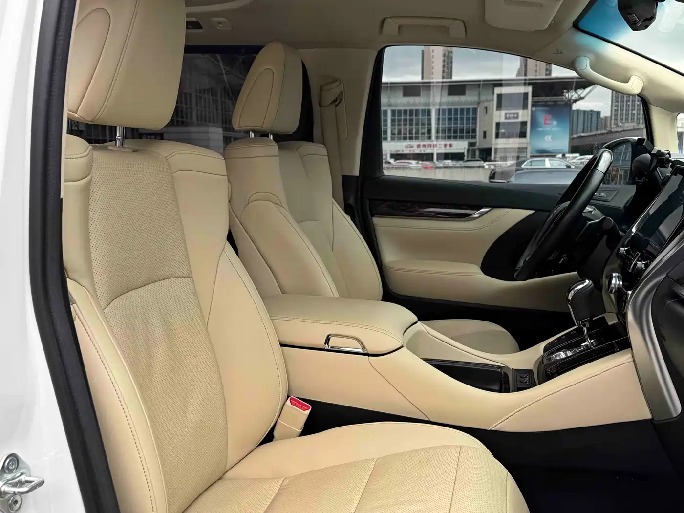 Toyota Alphard 2020 Hybrid 2.5L Luxury Edition фото 15