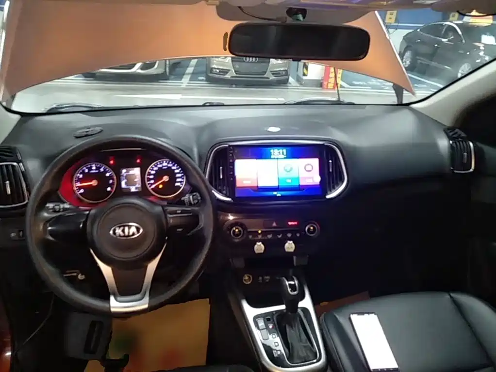 Фото 10 - Kia KX3