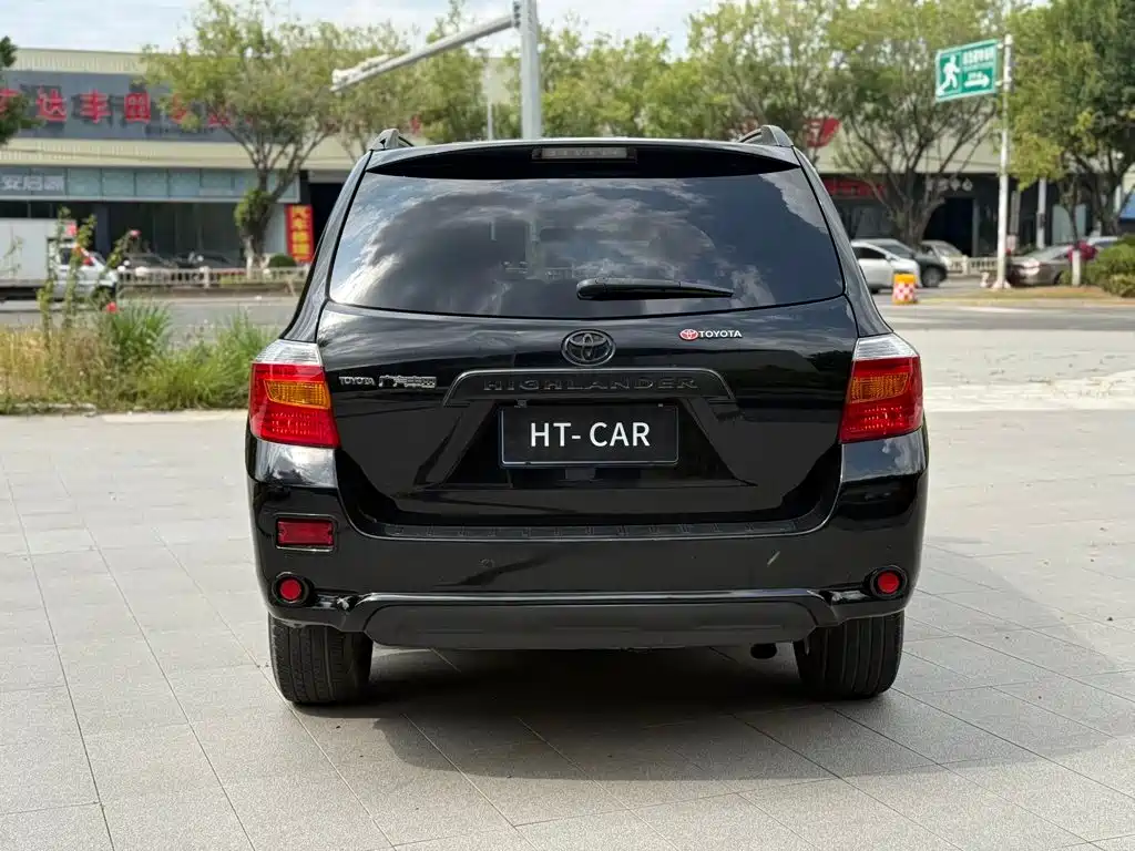 Photo 4 - Toyota Highlander
