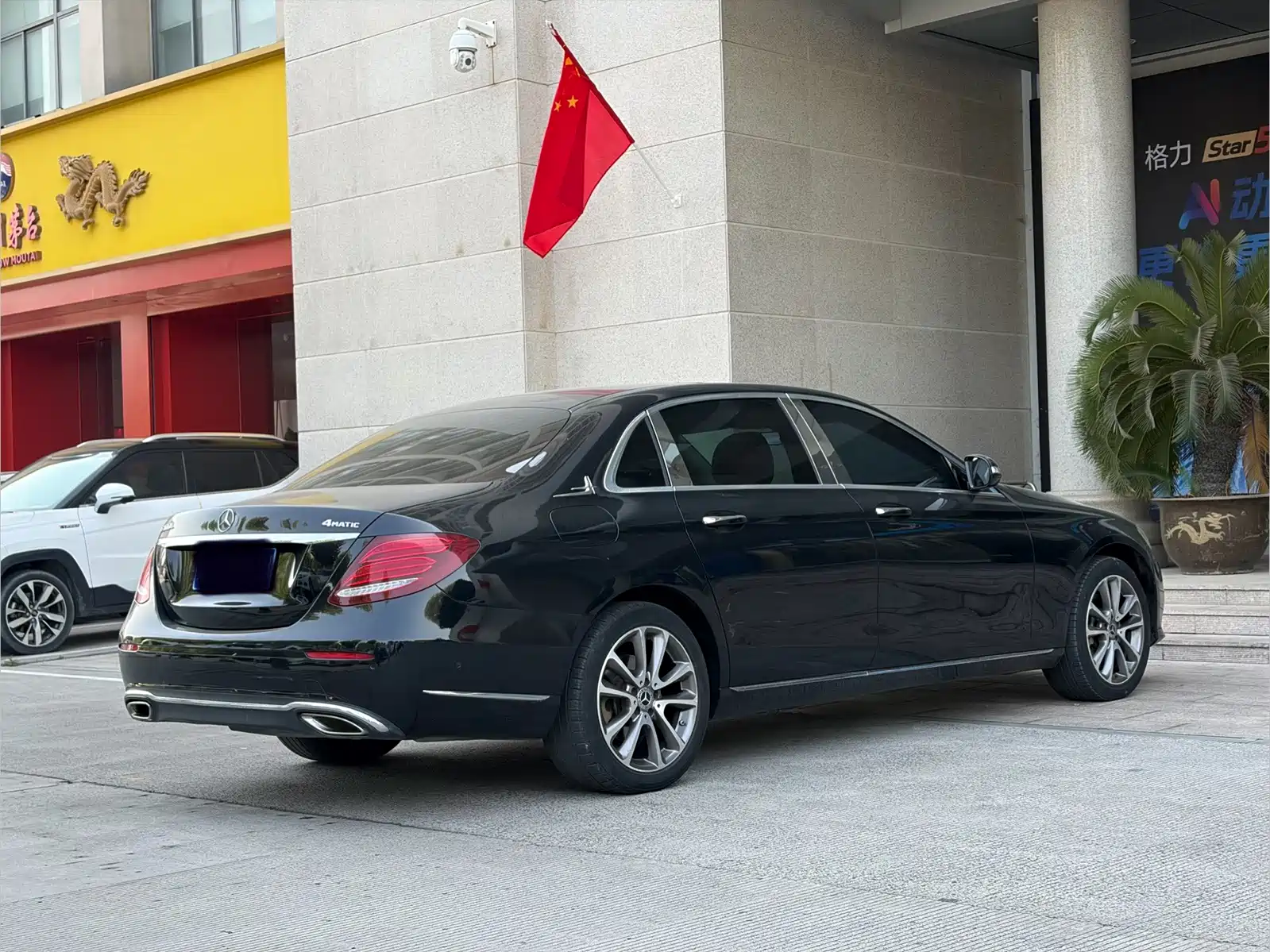 صورة 7 - Mercedes-Benz E-Class