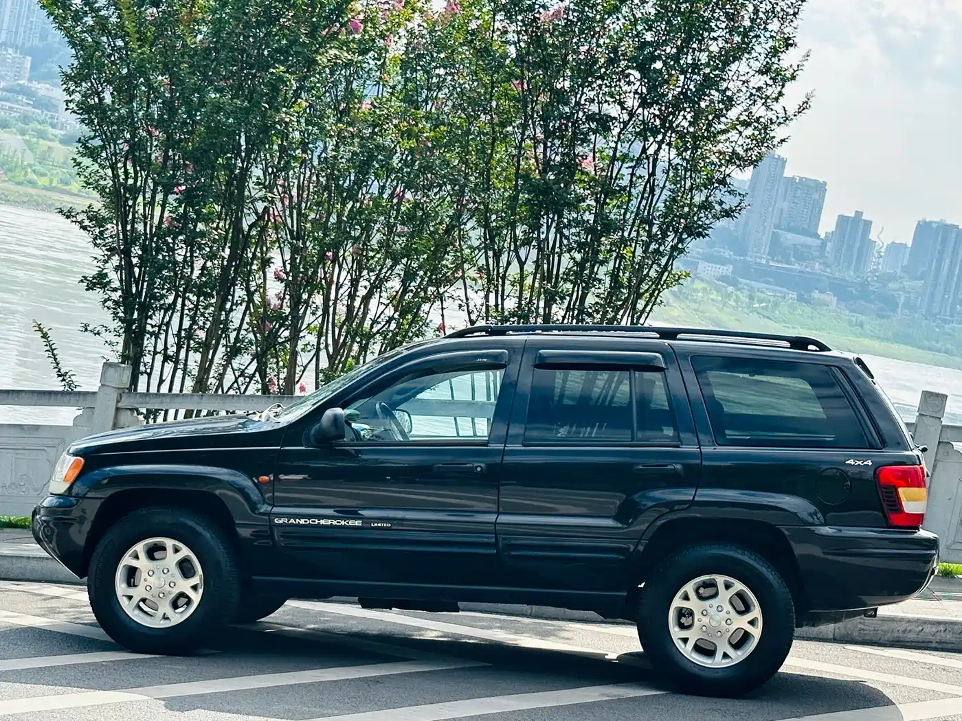 Фото 14 - Jeep Grand Cherokee