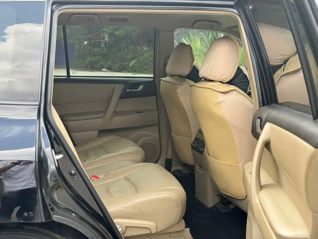Photo 8 - Toyota Highlander