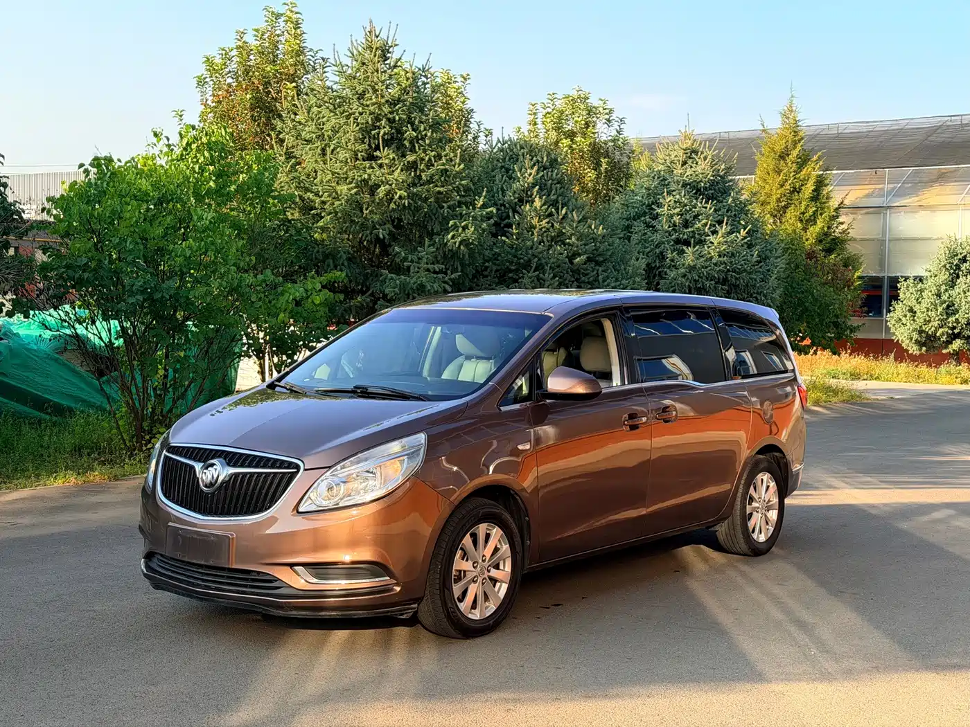 Photo 3 - Buick GL8