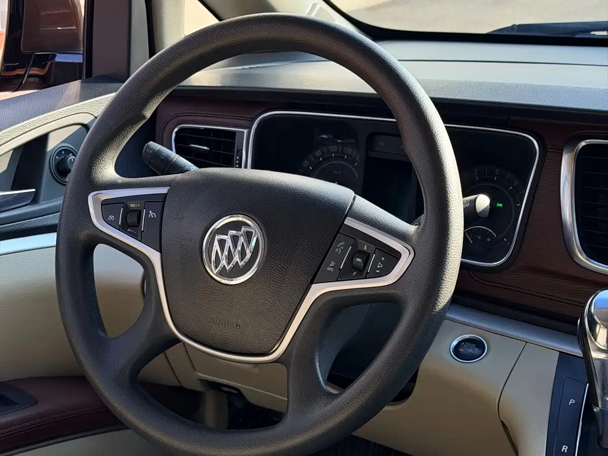Photo 14 - Buick GL8