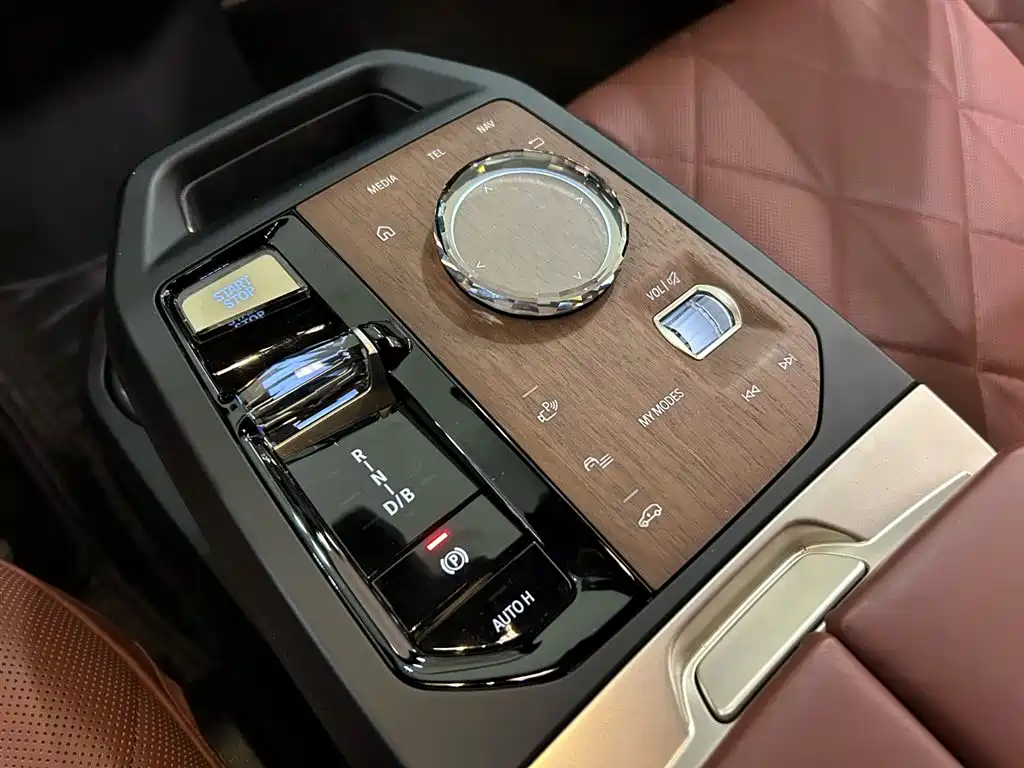 BMW iX 2023 xDrive50 фото 4