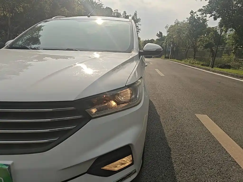 Фото 24 - Baojun 360