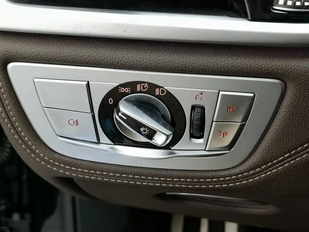 Фото 21 - BMW 7 Series