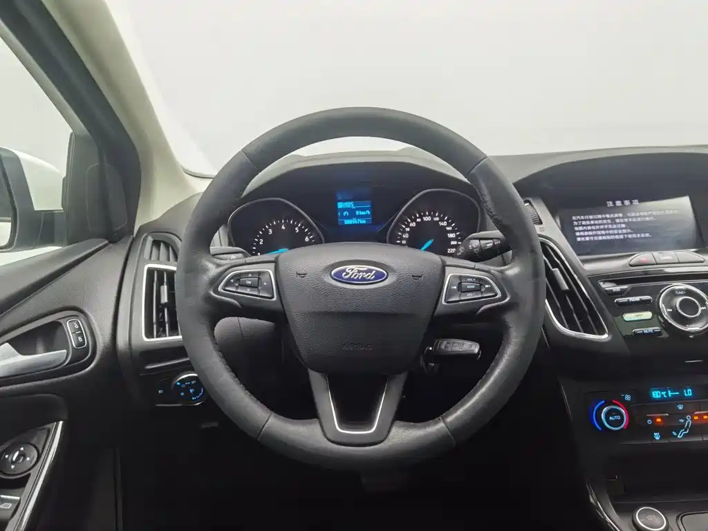 Фото 11 - Ford Focus