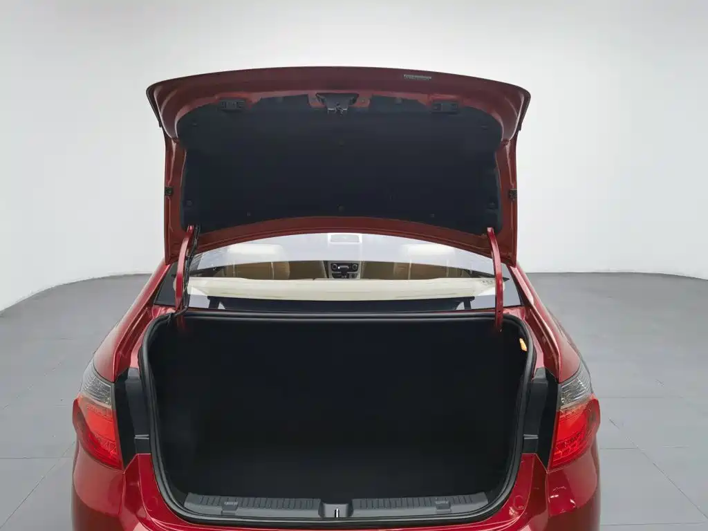 Zhonghua H330 2015 2013 1.5L Automatic Luxury