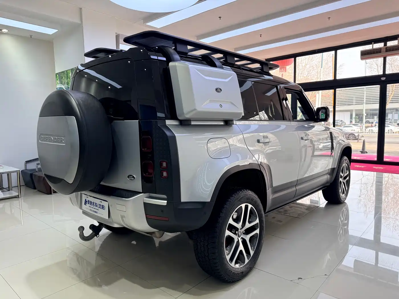 Land Rover Defender 2021 110 P400 Dark Special Edition фото 6